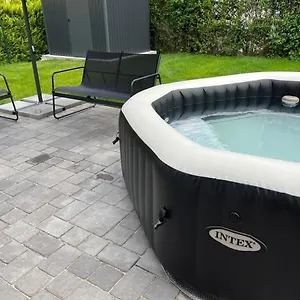 Ferienhaus Haushälfte Mit Garten, Kamin, Grill&whirlpool Nähe Ber, Berlin
